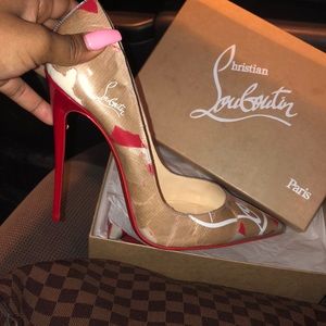 Christian louboutin  beige heel size 41.5